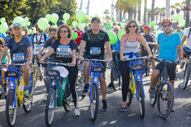 Miles de personas celebran la Fiesta de la Bici más multitudinaria de los últimos años en la capital