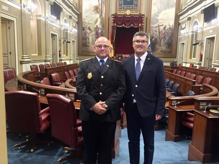 El Parlamento de Canarias reconoce la labor de la Policía Local y Protección Civil de Gáldar