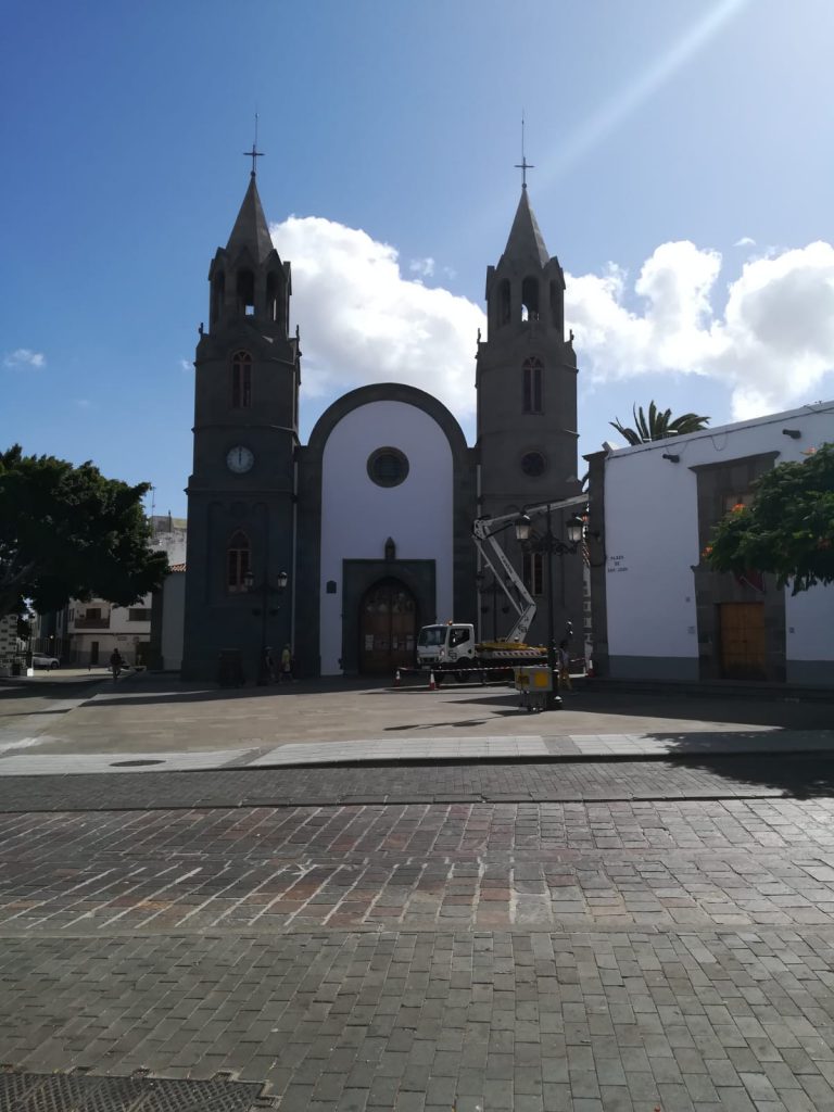 Alumbrado Público de Telde pone a punto las luminarias de San Juan para las fiestas de El Santo Cristo