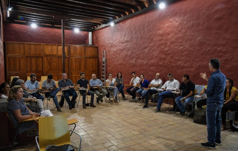 La Laguna reúne a representantes de diez ayuntamientos para plantear un proceso de transición energética