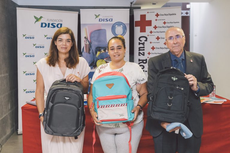 Fundación DISA y Cruz Roja ayudan a las familias canarias en ‘la vuelta al cole’