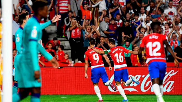 2-0. El Barcelona cae ante un Granada que se coloca líder