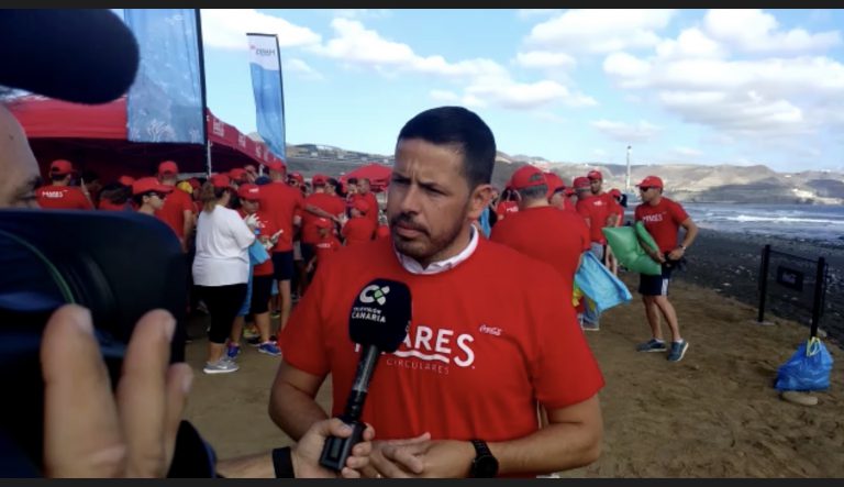 El alcalde de Telde participó la mañana del sábado en una batida para limpiar la playa de Bocabarranco en el marco del programa estatal Mareas Circulares