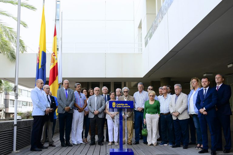 El Cabildo de Gran Canaria coloca las banderas a media asta para recordar a los 488 canarios fallecidos en el naufragio del Valbanera hace un siglo