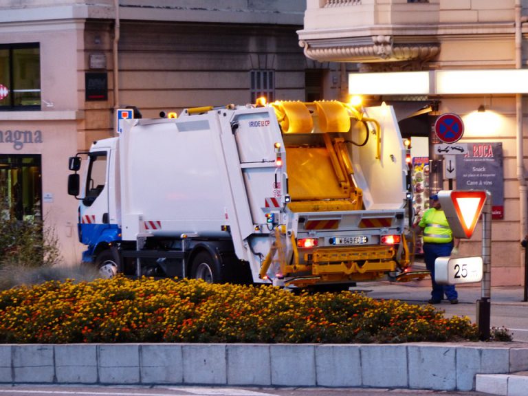 Muere una anciana arrollada por un camión de la basura en el País Vasco