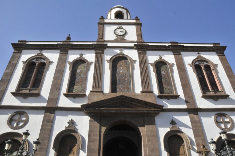 La imagen de la virgen del Pino inicia su recorrido de acción de gracias en Agaete