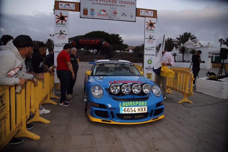 Dominio inicial de Toñín Suárez-Jorge Cedrés con el Porsche 911