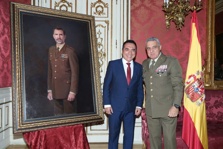 El retrato de Felipe VI, realizado por el pintor Antonio Montiel, ha sido presentado en el Cuartel General del Ejército de Tierra