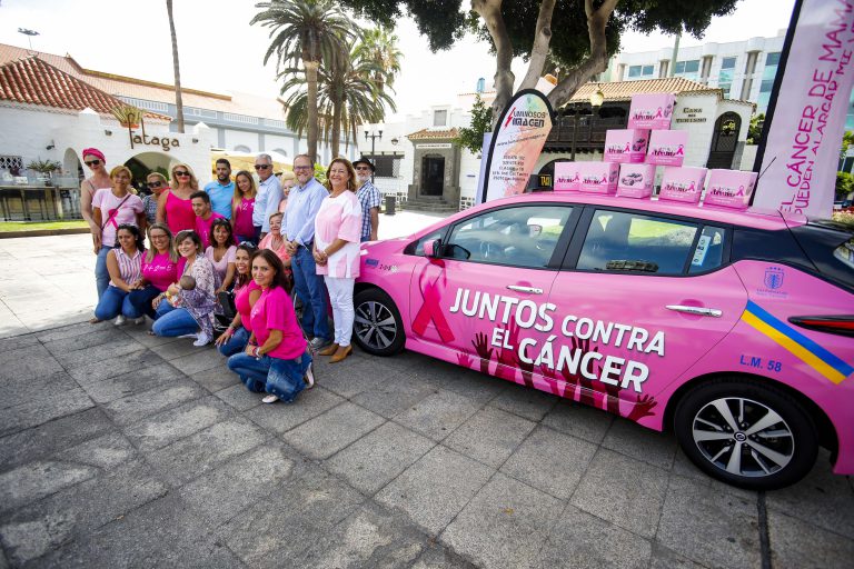 Un ‘taxi rosa’ recorrerá la ciudad para concienciar contra el cáncer de mama