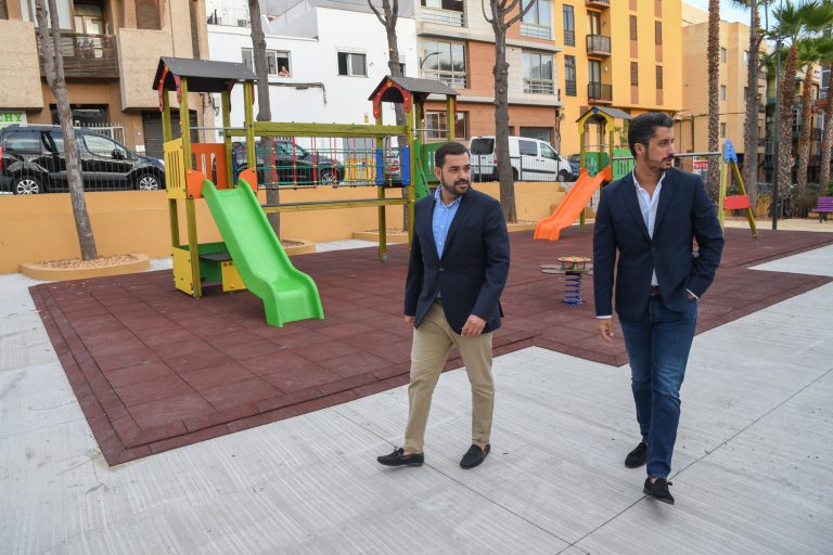 El Ayuntamiento lleva a cabo la completa de remodelación del parque Narciso de Vera, en La Cuesta