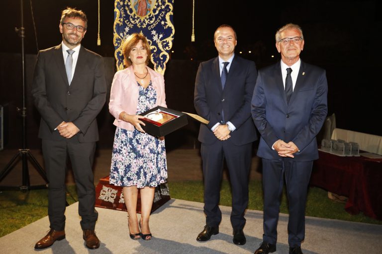 Encarna Galván inaugura las Fiestas de La Naval con la propuesta de declararlas ‘bien cultural de carácter inmaterial’ 