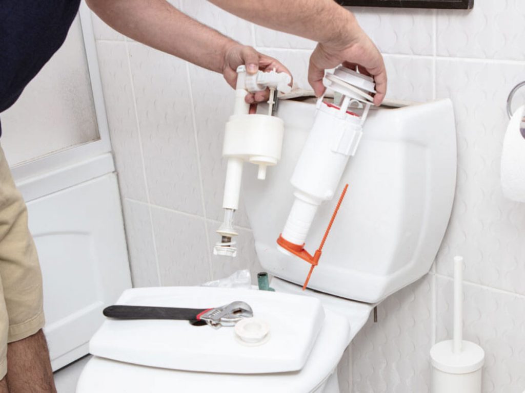 Reparar mecanismo de carga de agua de la cisterna de un WC (tira agua)