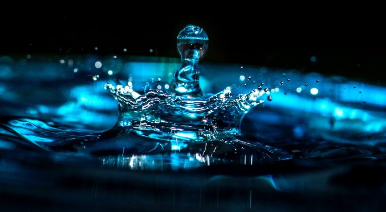 5 razones por las que no deberías beber agua embotellada