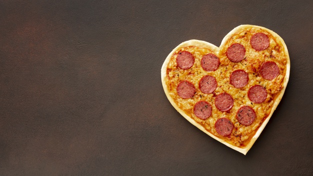 Una Pizza De Corazón Hecha Toda En Casa