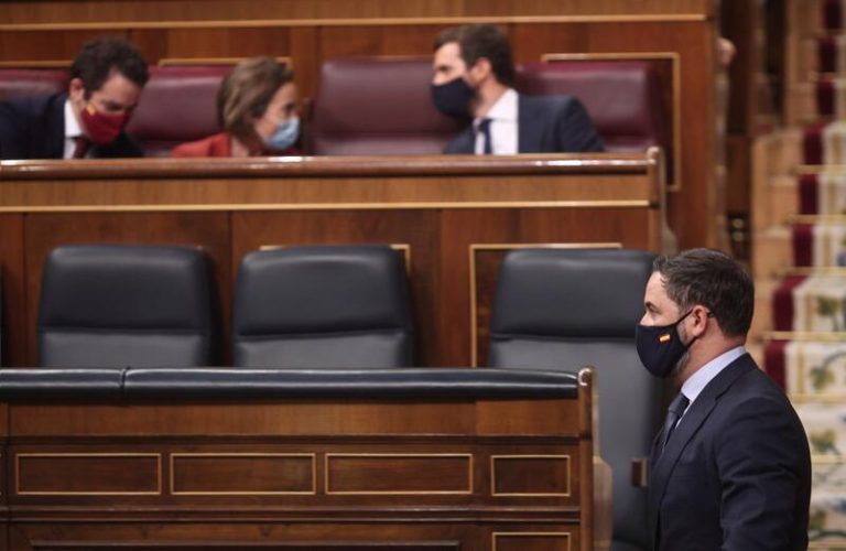 Abascal admite que lleva sin hablar con Casado desde la moción de censura