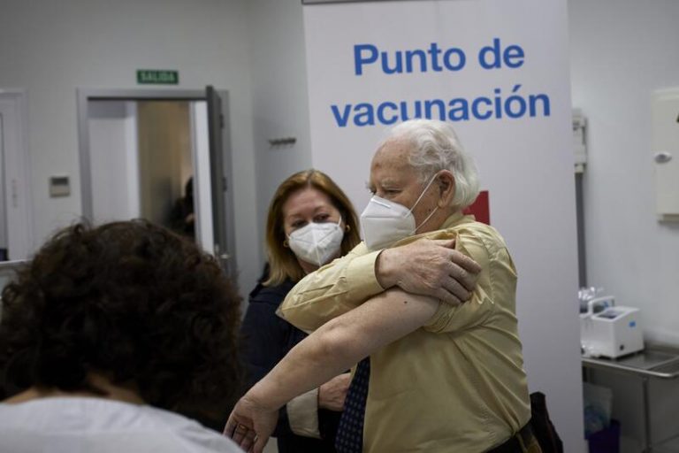 Comienza en Madrid la vacunación a mayores de 80 que no pueden desplazarse