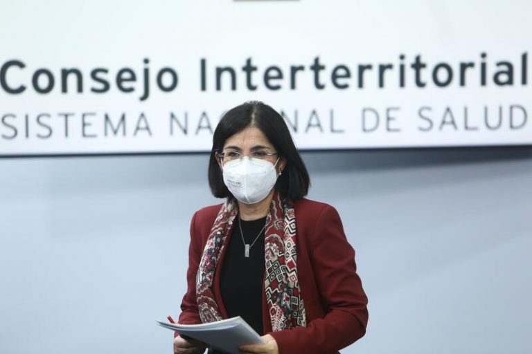 Darias espera auditar «en un plazo no muy lejano» la gestión del SNS