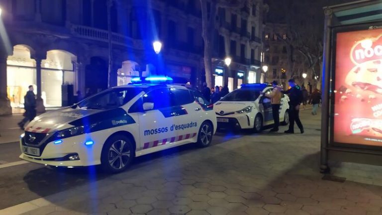 Un hombre ataca con gas pimienta a cinco mujeres de la concentración en Barcelona