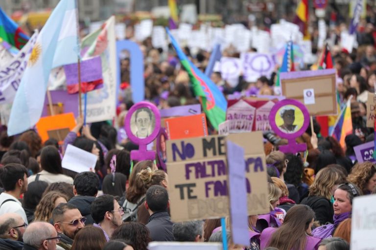 España celebra un 8M marcado por la ausencia de grandes manifestaciones