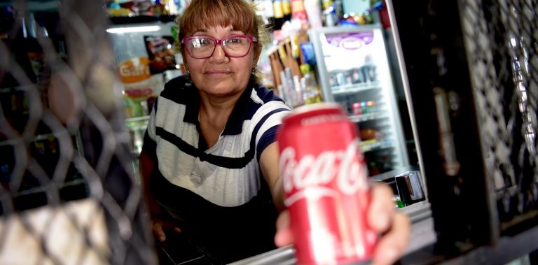 Coca-Cola empodera económicamente a más de seis millones de mujeres en diez años