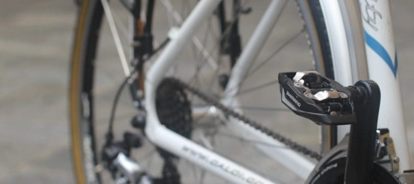Cómo cambiar los pedales de la bicicleta