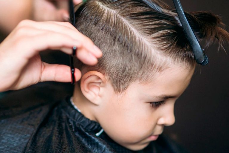 Cómo cortarle el pelo a un niño