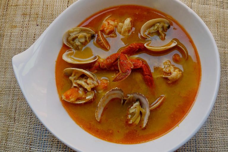 Cómo hacer una sopa de marisco asturiana para rebañar el plato