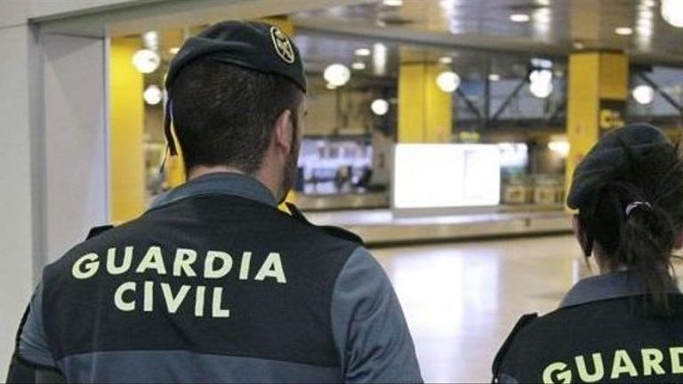 Detenido en Barajas un hombre que quería viajar con un niño sin autorización paterna