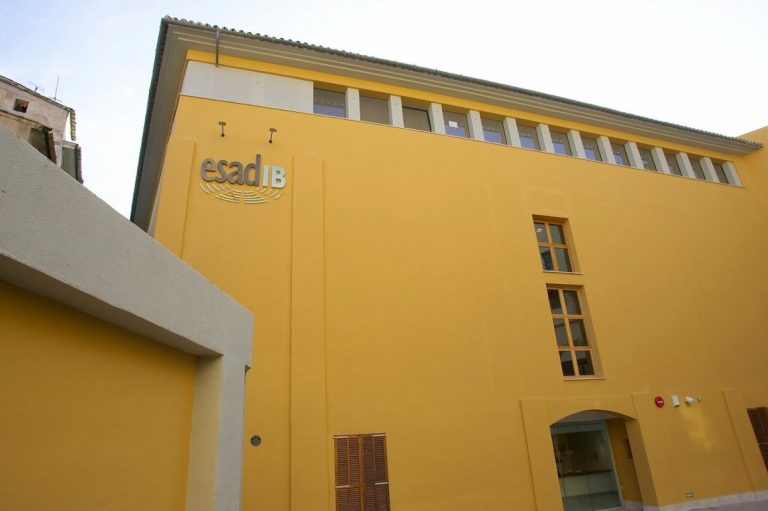 Despiden a 2 profesores de la Esadib después de que alumnos denunciaran «conductas inapropiadas»