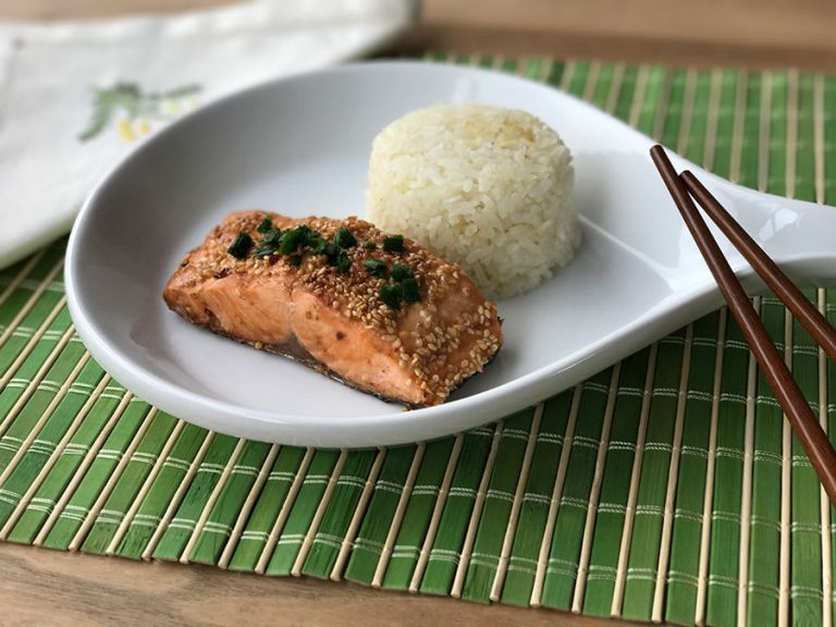 Cómo preparar una salsa para un salmón al horno