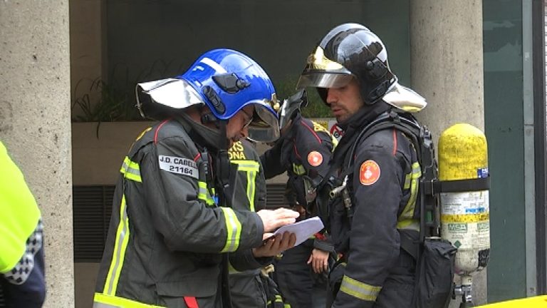 Muere una mujer al incendiarse una vivienda en Nou Barris (Barcelona)