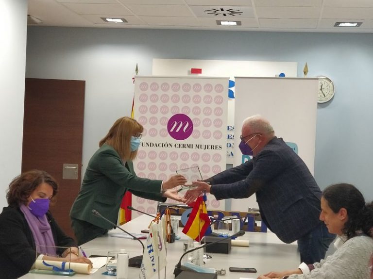 La Federación Salud Mental Castilla y León recoge el premio CERMI Mujeres