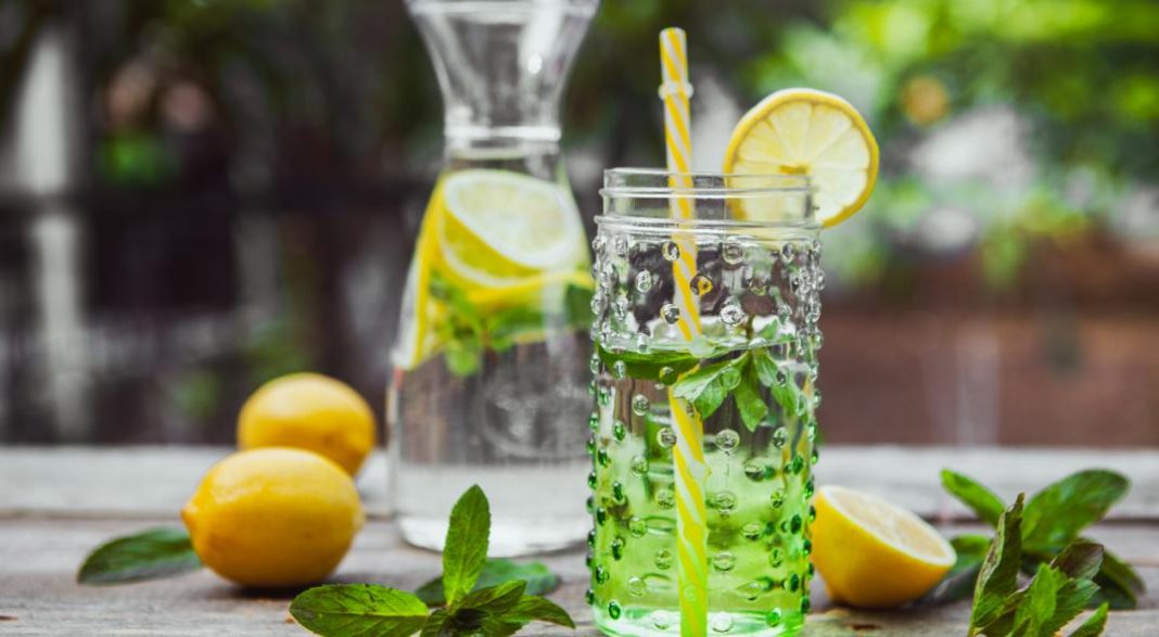 Beneficios de beber agua con limón todos los días