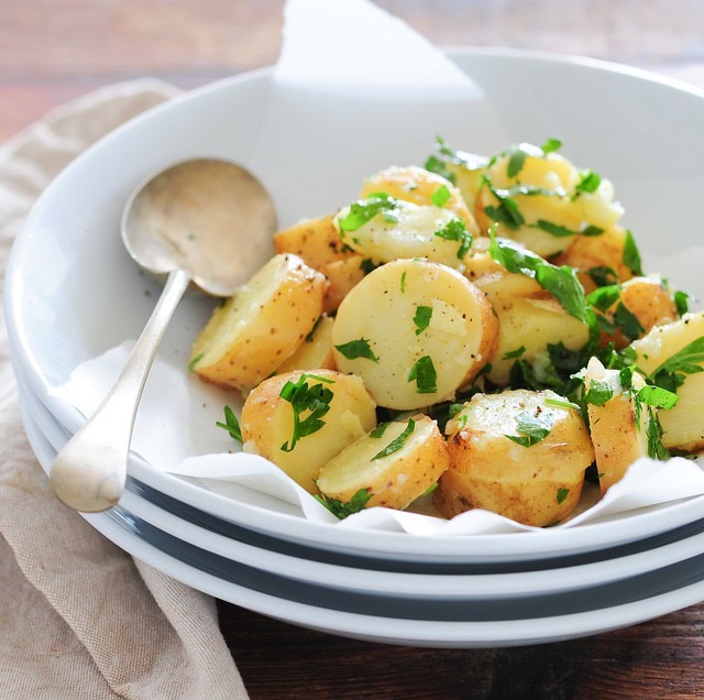 Cómo cocer unas patatas en el microondas en menos de 15 minutos