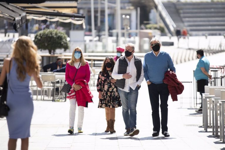Galicia defiende su modelo de mascarilla ante el Gobierno central