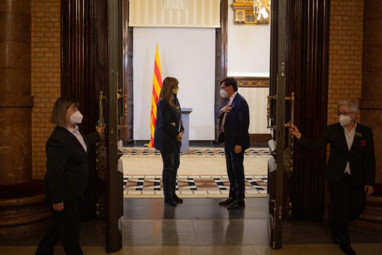 Borràs nombra a Illa jefe de la oposición en Cataluña