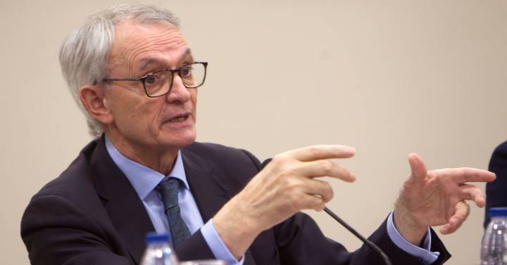 Costas pide «repartir mejor» los costes de las crisis entre Estado, empresas y personas