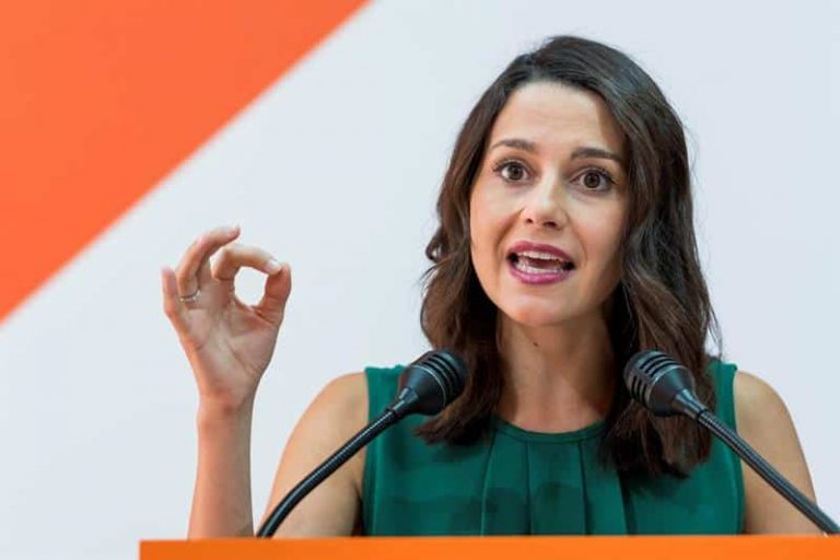 Arrimadas afea a Sánchez su silencio ante la subida de la luz