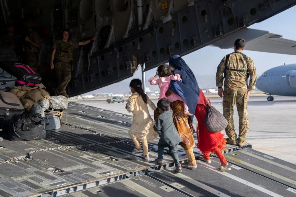 El Personal Espanol En Afganistan A Salvo Tras La Explosion En El Aeropuerto De Kabul