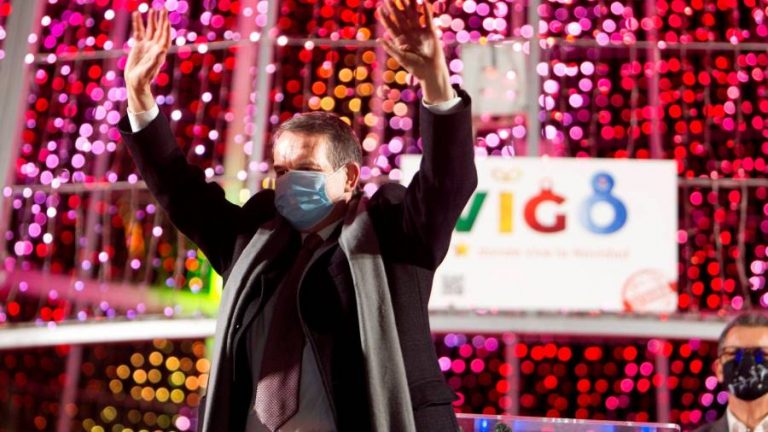 Abel Caballero ve a Almeida «cabreado» porque Vigo «le gana en luces de Navidad»