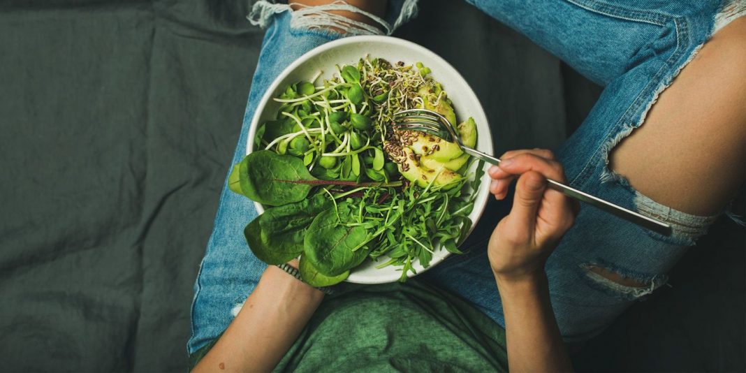 Esto es lo que le pasa a tu cuerpo si te pasas a la dieta vegana