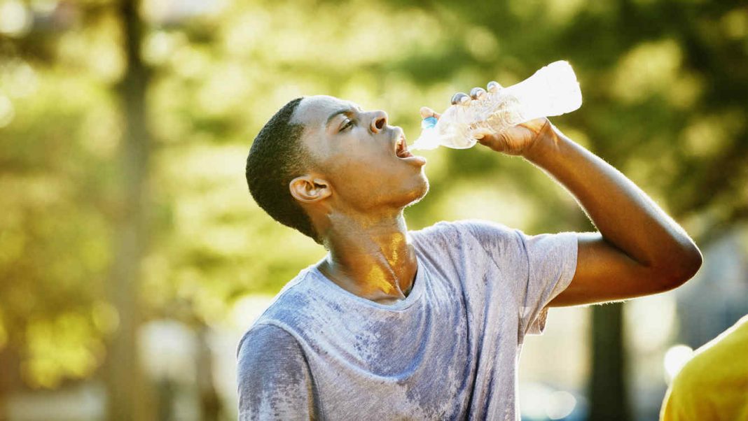 Por qué es bueno beber agua muy fría