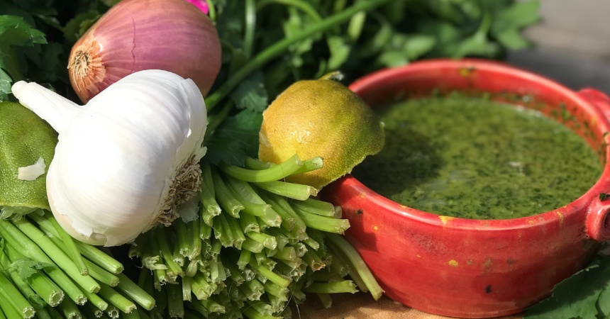 Salsa Chimichurri: la receta tradicional que puedes emular en casa