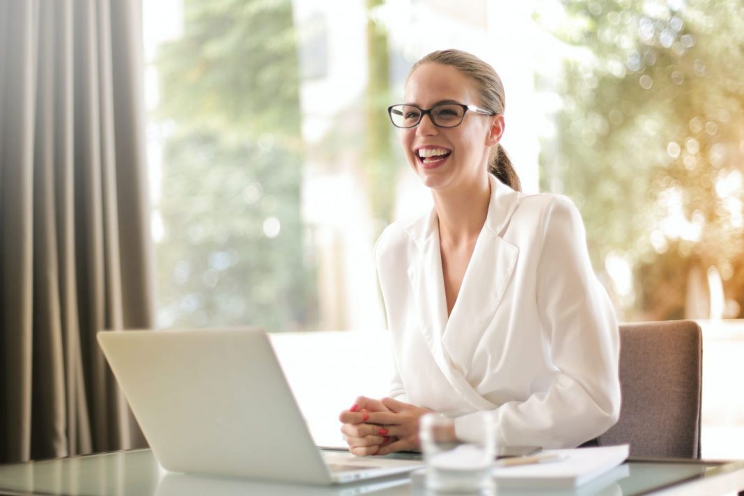 Trucos para salir con un puesto de trabajo en una entrevista online