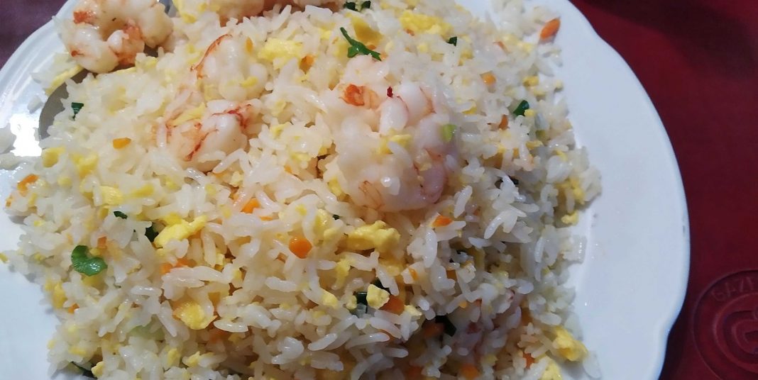 Cómo hacer un arroz tres delicias de escándalo en pocos minutos