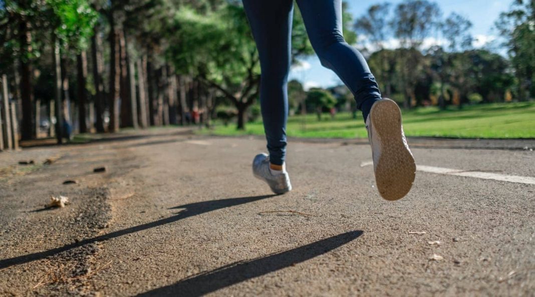 ¿Corres una maratón? Los errores que pueden costarte una lesión