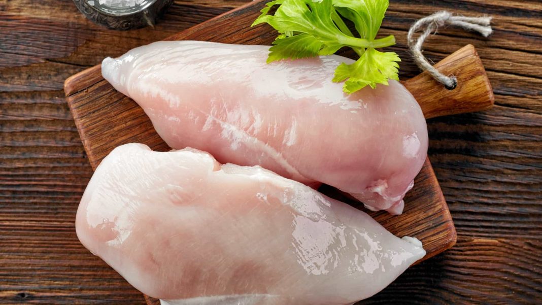 Cuánto tiempo puedes dejar el pollo crudo en la nevera