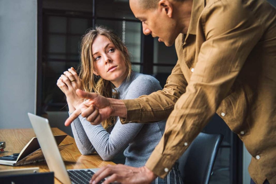 Qué te puede pasar si eres adicto al trabajo