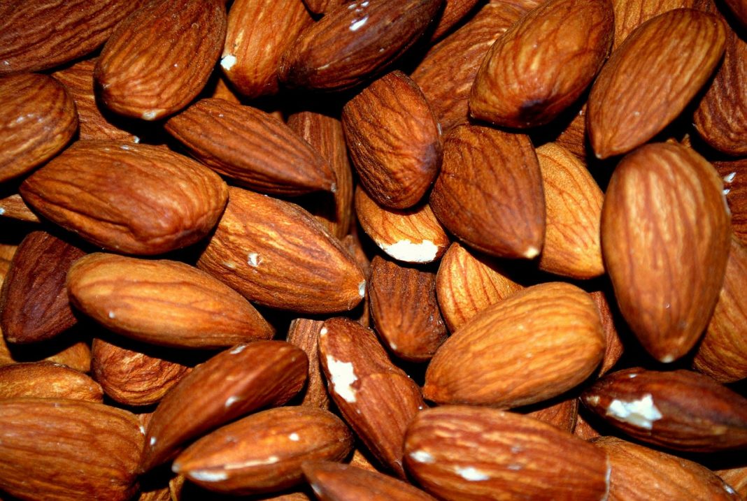 Almendras fritas: cómo hacerlas en el microondas en dos minutos