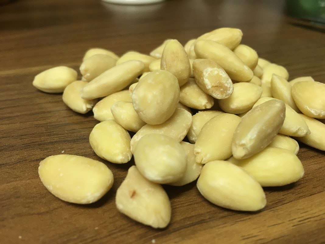 Almendras fritas: cómo hacerlas en el microondas en dos minutos